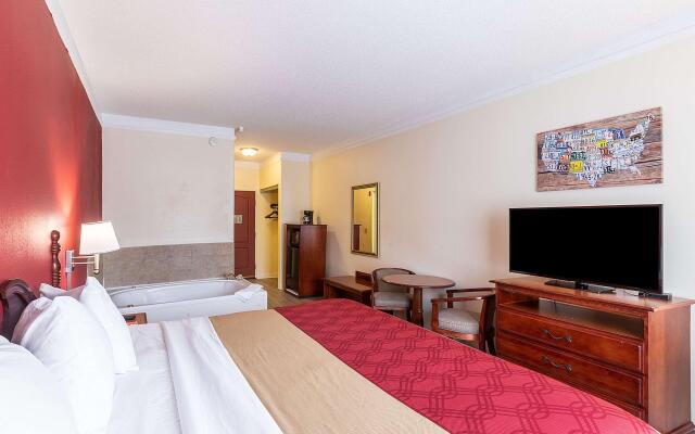 Econo Lodge Inn & Suites