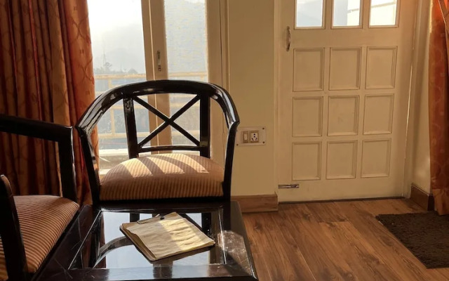 OYO 25061 Gautam Residency Chamba