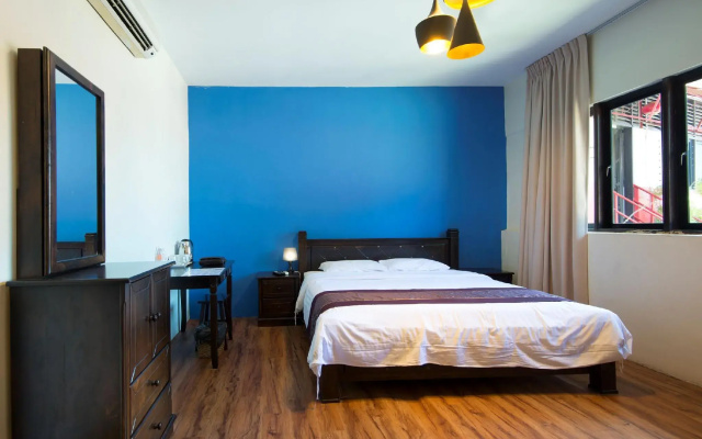 8 Boutique By The Sea