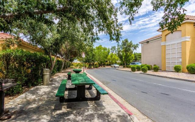 Crossland Economy Studios - Phoenix - Metro - Dunlap Ave.