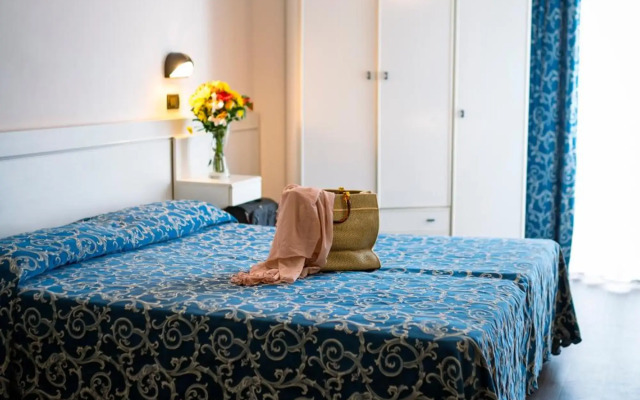 Hotel 2000