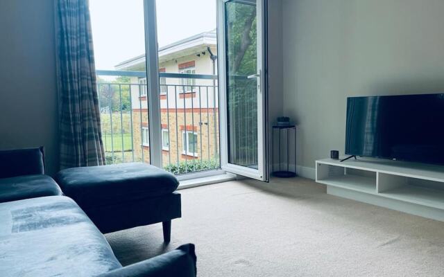 Stunning 2-bed Apartment in Crawley