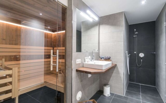 Tasteful Holiday Home in Hollersbach im Pinzgau With Garden