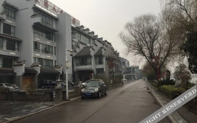Xiangyang Renjia Hotel