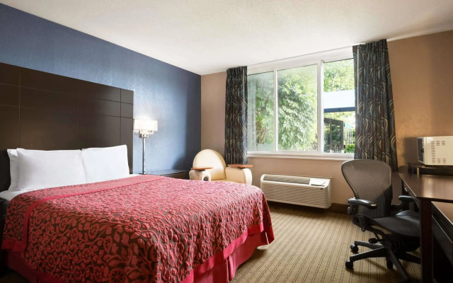 Days Inn by Wyndham Willoughby/Cleveland