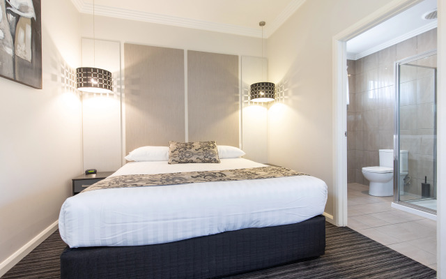 Comfort Inn Deakin Palms