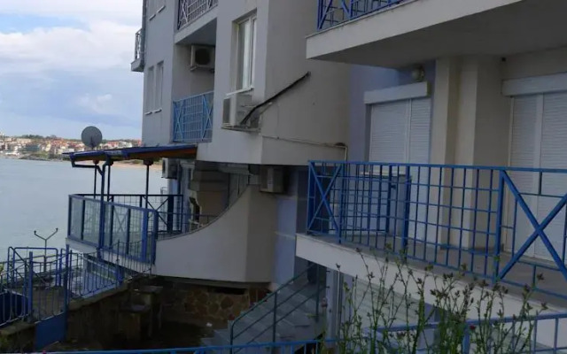 Armi Apartment