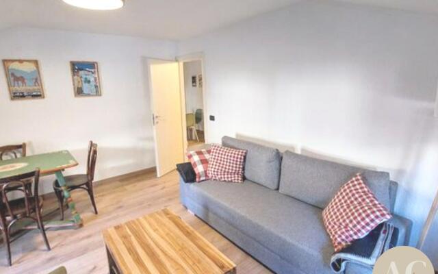 Square Apartment in Ponte di Legno
