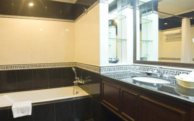 Herald Suites Solana