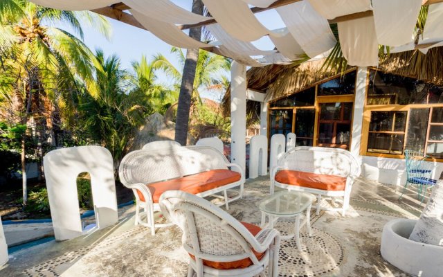 Nuestra Casa-Sai (Pet Friendly Hotel & Beach Club)