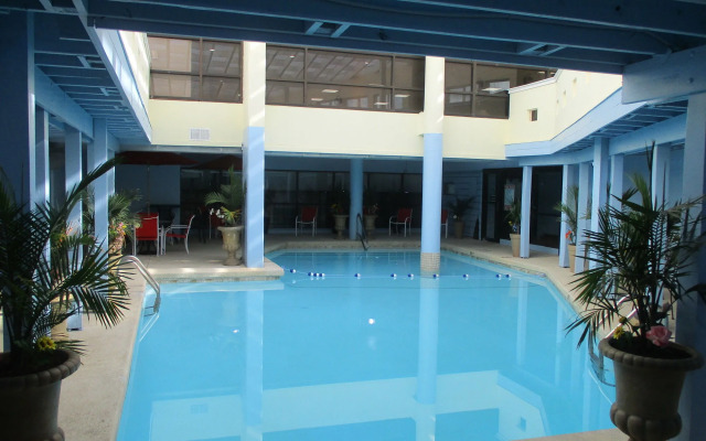 Crescent Hotel Kansas City South