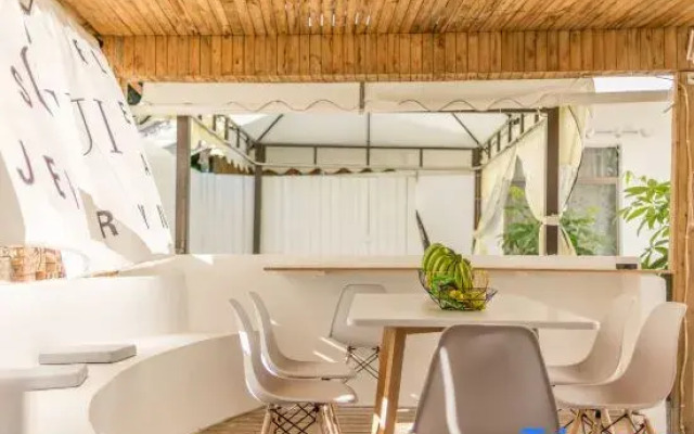 Weizhou Island Xilin Meishu (Shell Beach Shop)