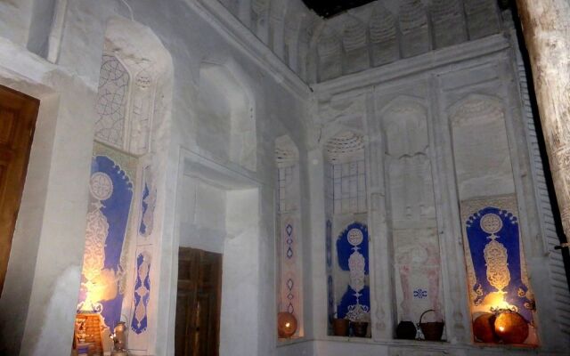Hovli Poyon Hotel