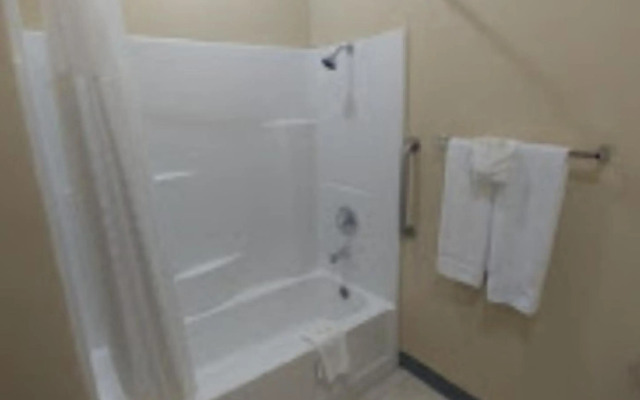 Quality Inn & Suites Roanoke - Fort Worth North