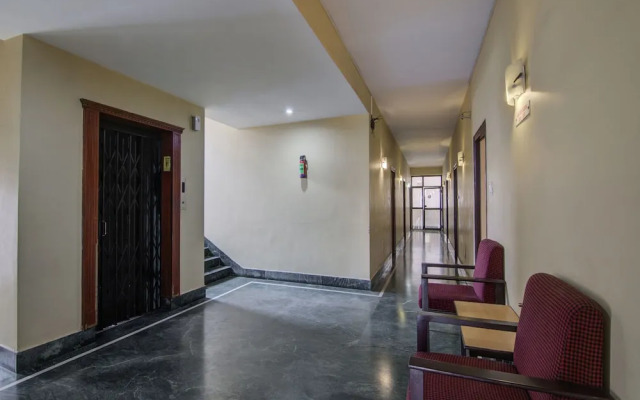 OYO 14670 Saaket Residency