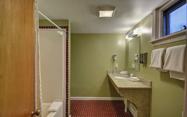 Colonial Motel And Spa