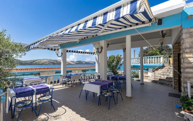 Beachfront Santa Maria 2 Apartment 3