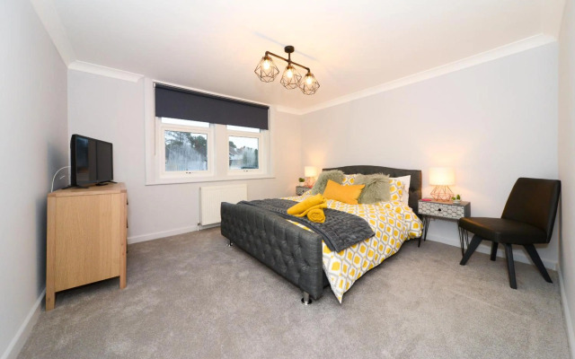 Amazing Apartment near Bournemouth, Poole & Sandbanks - WiFi & Netflix - Newly Renovated! Great Location!