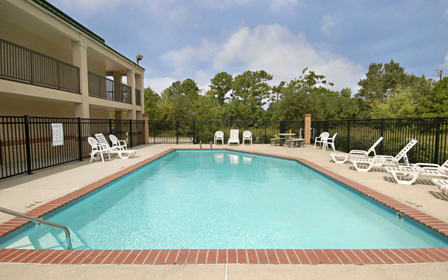 Super 8 by Wyndham Slidell