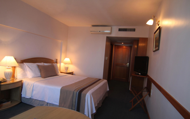 Crystal Palace Hotel - Image 4