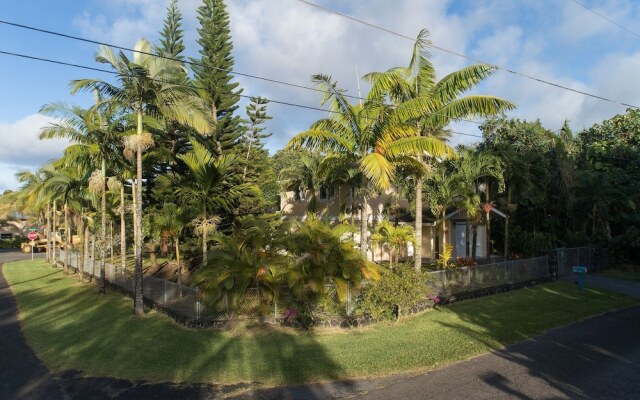 Hale Hokua O Nalu 3 Bedroom Home by Redawning