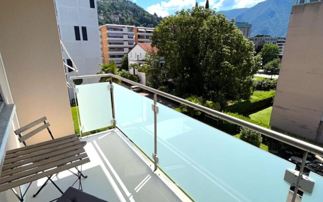 Cozy apartment with Free Parking & close to Lake