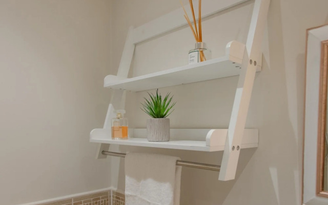 Modern 2-Bed Flat In Tavistock Centre
