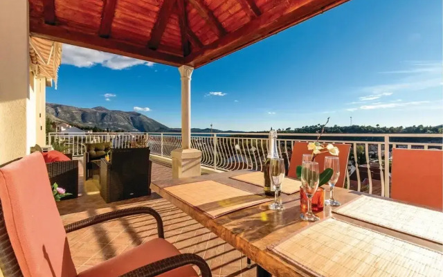 Amazing Home in Srebreno With Wifi and 4 Bedrooms