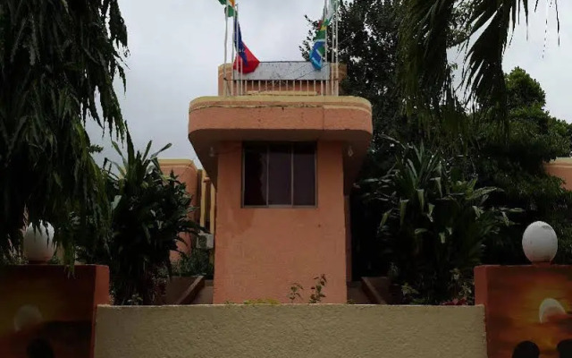 Sir Max Hotel