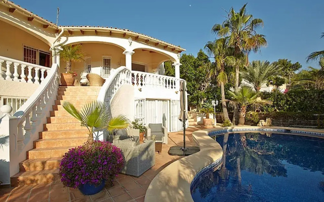 Luxury 5 Bed Mountain Views Heated Pool Games Room