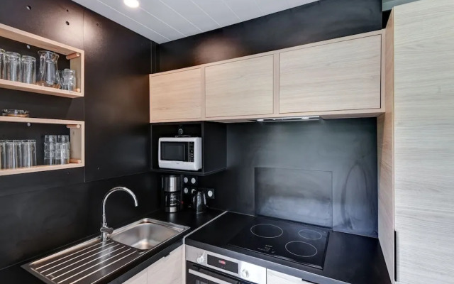 Secluded Chalet in Hourtin With Swimming Pool