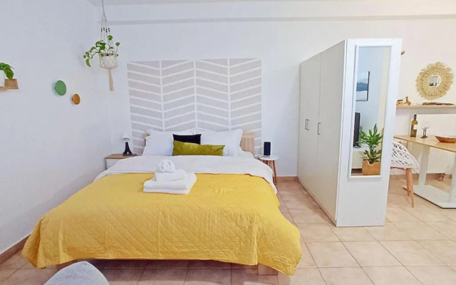 Cool Boho Apartment, 1min to Highway, Parking