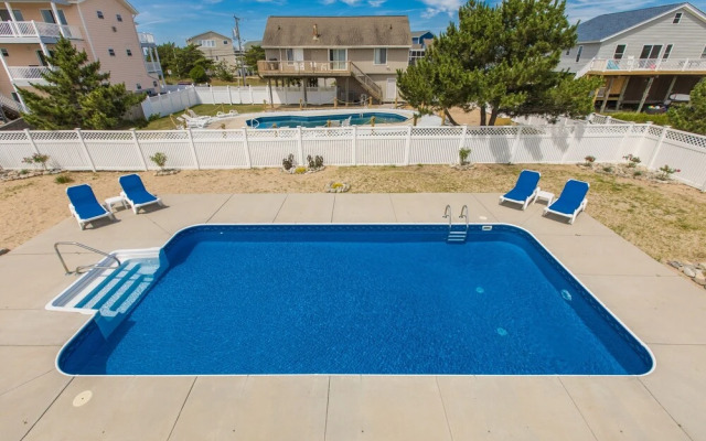 Hebb Tide - 5 Br Home