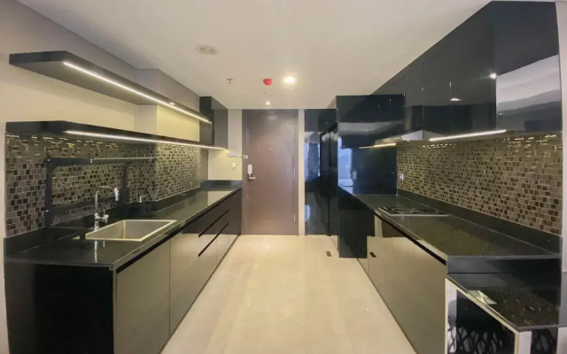 Spacious Combined Studio Apartment At Warhol (W/R) Residence