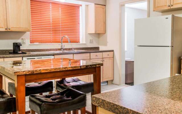 Wingate by Wyndham Utica