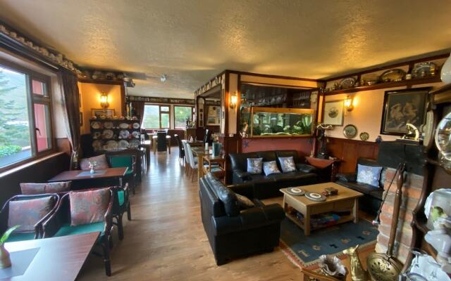 Kylemore Pass Hotel
