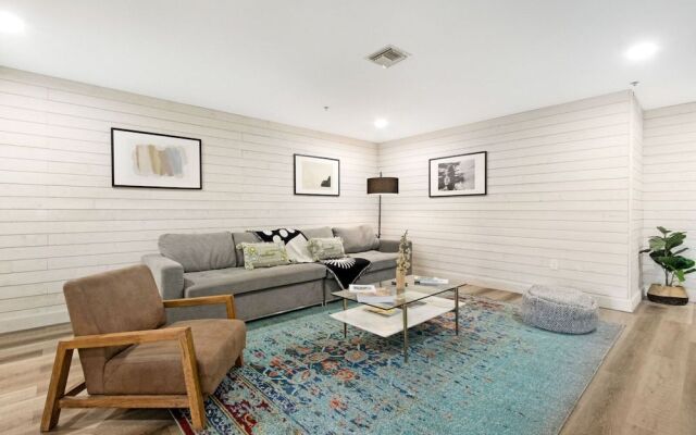 Roami at Clematis Street Lofts