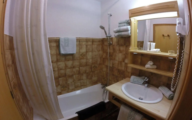 Hôtel Loisirs Les Côtes, Résidence et Chalets