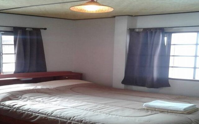 Hug Glur House & Hostel - Adults Only