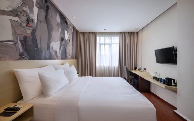 Four Star by Trans Hotel – Guest Rooms – Denpasar