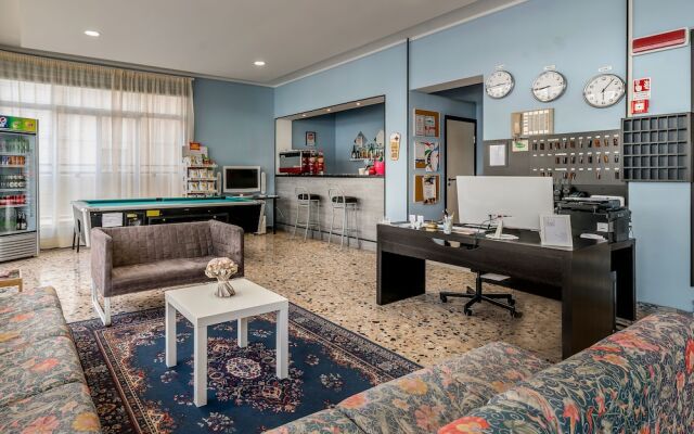 Sunflower Surf Youth Hotel