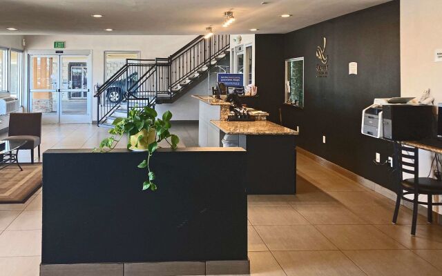 Quality Inn & Suites near Downtown Bakersfield