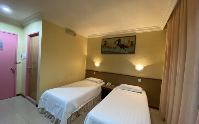 OYO 89958 Hotel Umimas