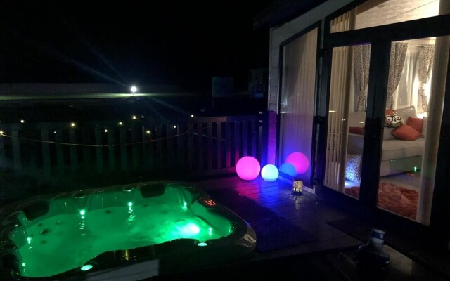 Skywalker 51 2 Bedroom With Hot Tub