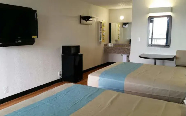 Sky Palace Inn & Suites by Jasper Beeville