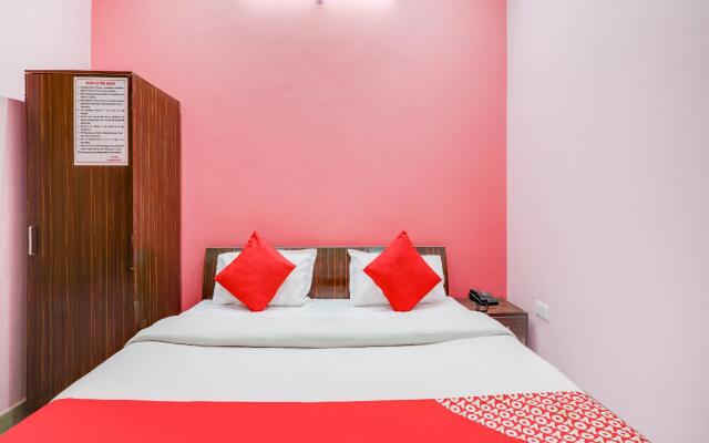 Trimurti Palace by OYO Rooms