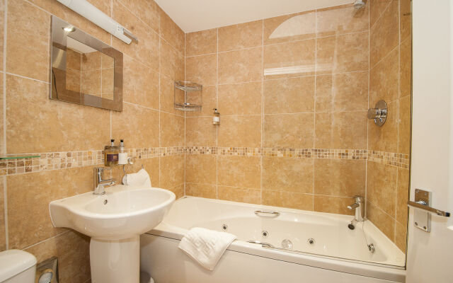 Wheatlands Lodge - Bed & Breakfast