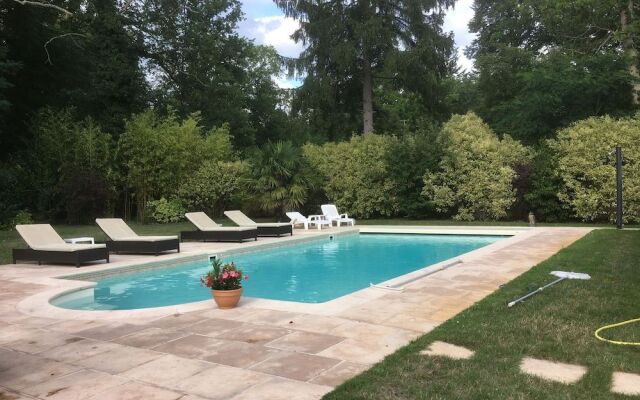 Les Enclos Bed and Breakfast