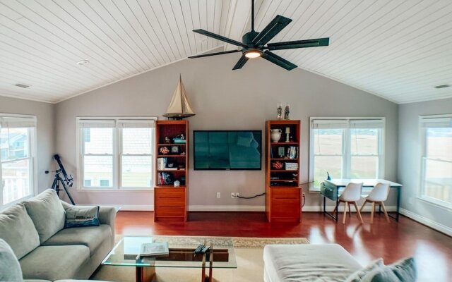 A Beach To Remember 4 Bedroom Home by RedAwning