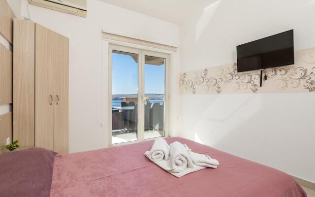Awesome Home in Stinica With Sauna, Wifi and 6 Bedrooms